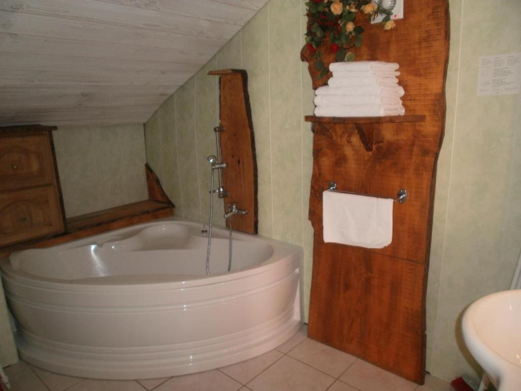 Hotel Restaurant Lancheton Saint-Julien-Mont-Denis Номер фото